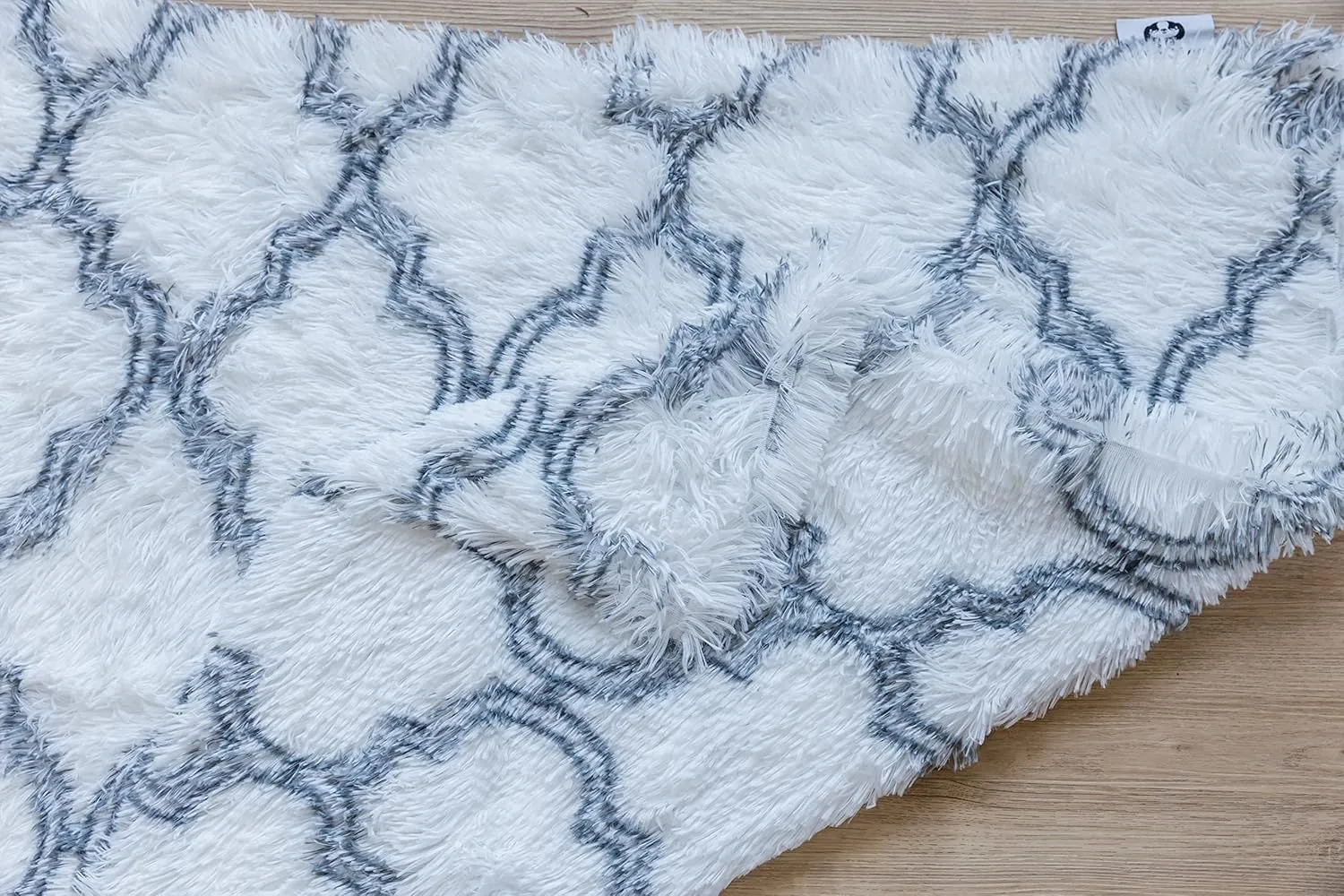 PJYuCien Fluffy Fleece Calming Pet Throw Blanket, Super Soft and Warm for Indoor Cats and Dogs, Small 16 * 24", Machine Washable, Grey Diamond Pattern, White Puppy Blanket